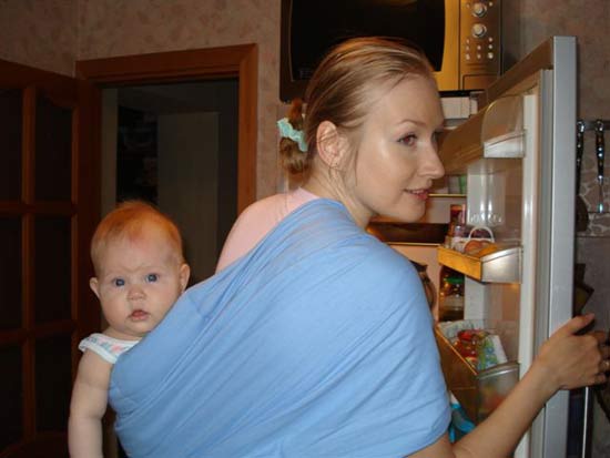 Ульянова Юля и ее малыш в слинге.